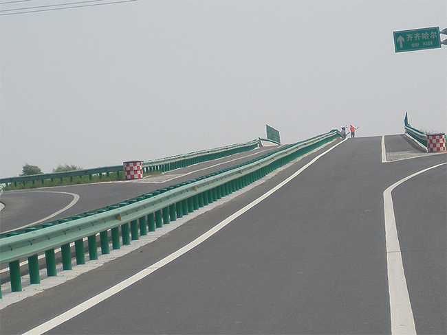 汕头高速公路护栏的材质与规格