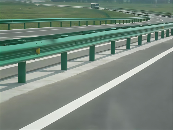 汕头高速护栏板守护安全广泛应用于多个行业